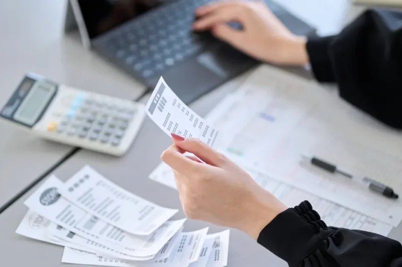 How Fractional Bookkeeping Services Help Small Businesses Track Cash Flow More Clearly